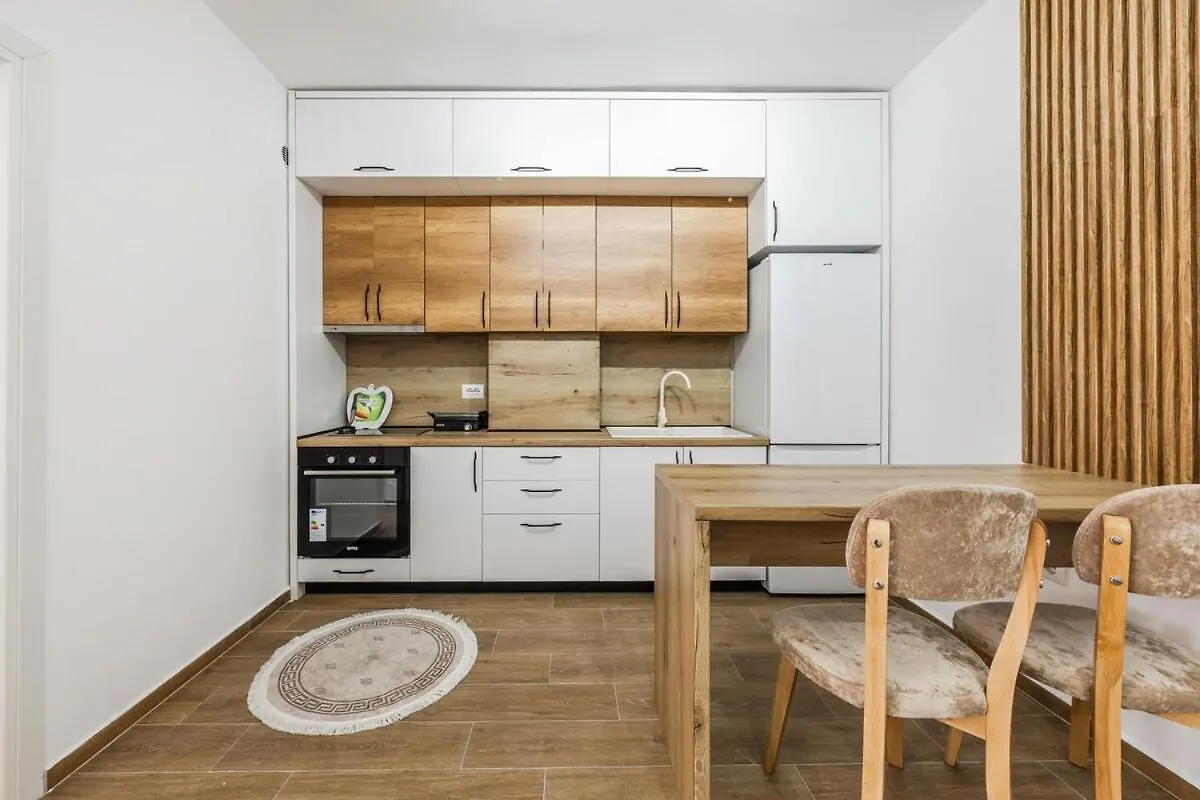 Coastal Chic Retreat By Ps Lejlighed Golem   Golem (Tirana)